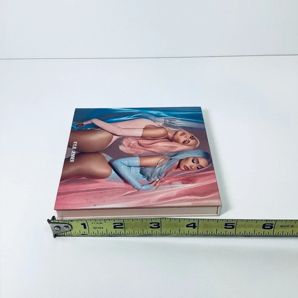 🦄 Kylie Jenner Eyeshadow Makeup Palette - Picture 8 of 8